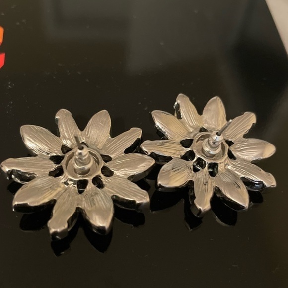 Lane Bryant Silver-tone Opal like Flower Earrings with hints of Blue (Pierced) - Picture 6 of 8